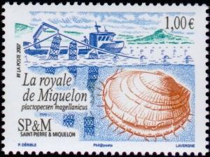 Colnect-878-843-Coquille-Saint-Jacques-bateau-filets.jpg